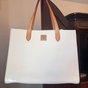 Dooney & Bourke, Women’s White Patent Leather Shoulder Bag